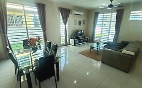 Setia Residen Semi-D Two Half Storey 5 Bedrooms Unlimited Wifi